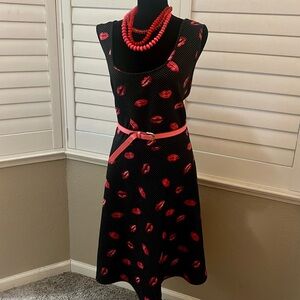 Black and hot pink lips print scuba dress  in a size 4XL.